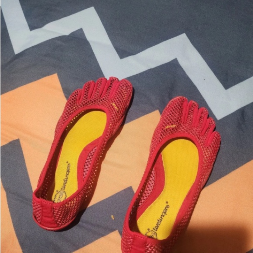 Vibram Ladies Pink Mesh FiveFingers with Yellow Insole